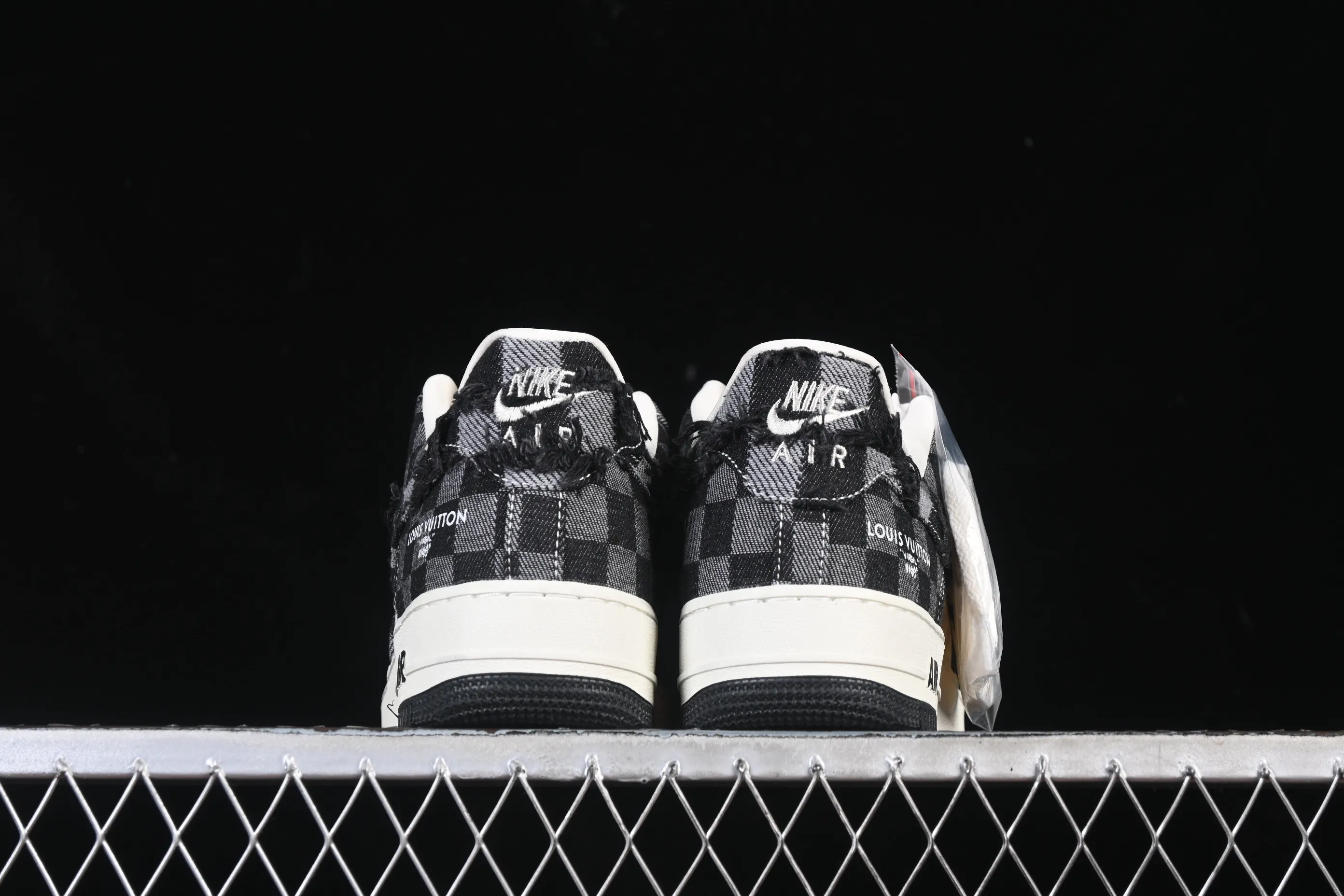 All categories Nk Air Force 1 Air Force series Nk Air Force 1 Low Air Force low-top Nike Air Force 1'07 Low LV joint white and black Air Force 1 low-top casual sneakers YF9511-817